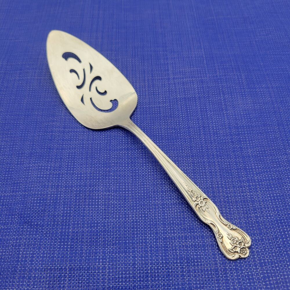 WM Rogers Silverplate Flatware Cake Pie Server Magnolia Extra Plate Vtg